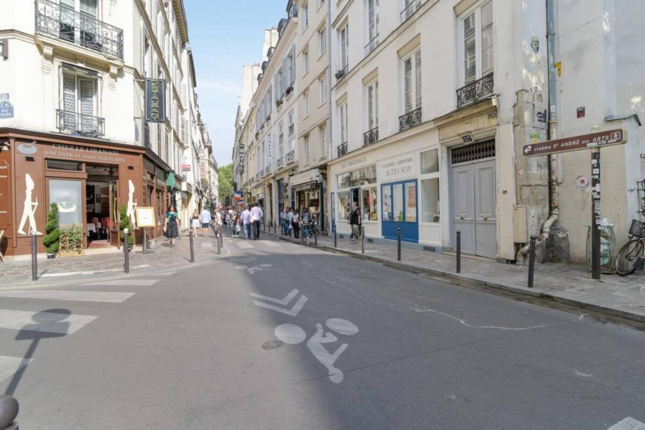 Charming 2 Bedroom In The Heart Of * Parijs